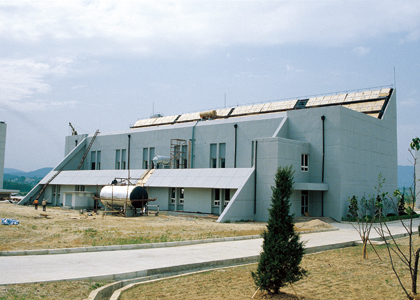 1981년에 건설한 시범동 건물